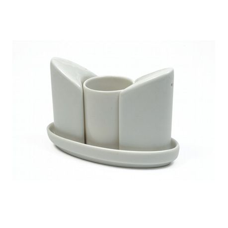 maxwell and williams salt and pepper shakers