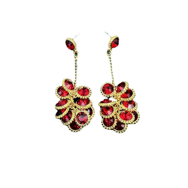 ZELTRYN Vintage Elegant Women's Stud Earrings