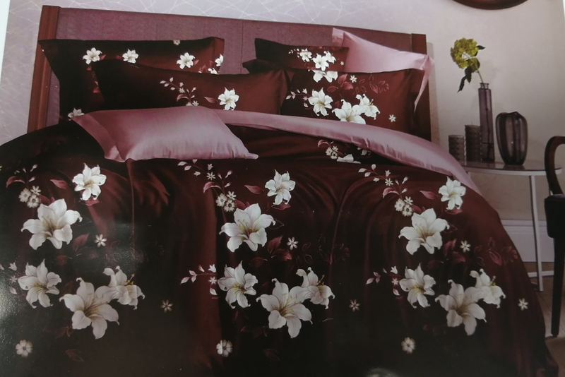 5 Piece Quilt Set White Flowered Red Bedspread S image