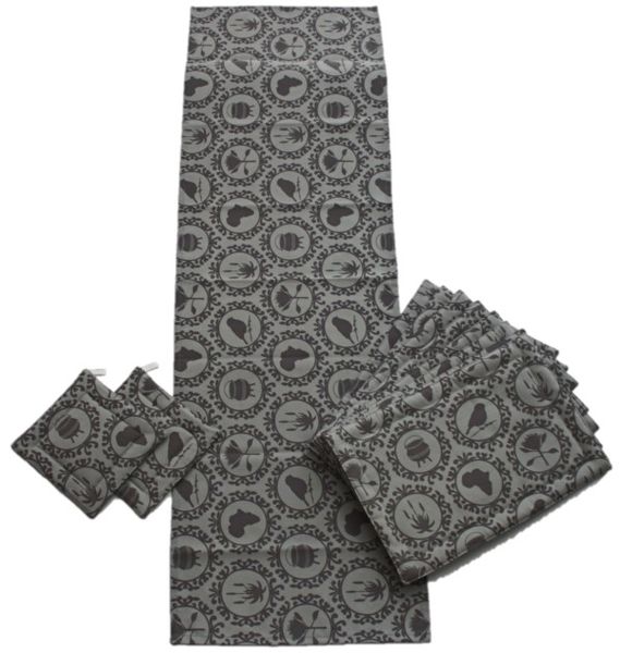 11 Piece Table Linen Set - Including Placemats, Table Runner and Oven Mitts