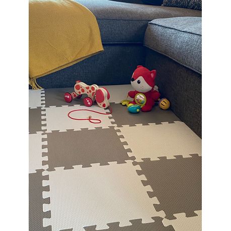 grey and white playmat