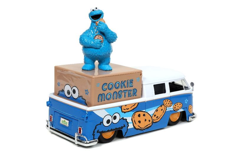Jada- 1:24 Diecast -1963 VW Bus with Cookie Monster Figure