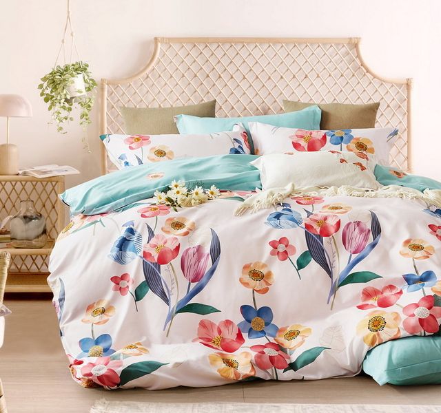 Linen Boutique - Duvet Cover Set Reversible Flowers White Light Blue