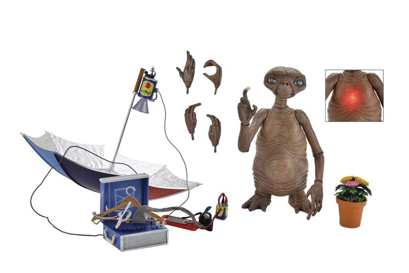 ET 40TH Anniversary Deluxe 7IN Figure w/LED Chest Light