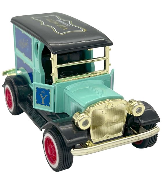 Classic Style: Die Cast Metal Toy Car with Basic Light and Sound