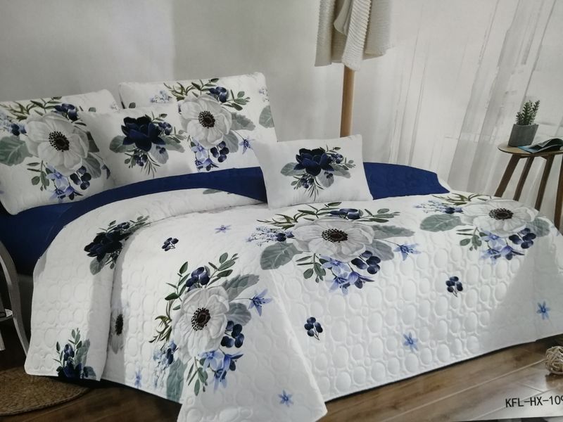 5 Piece Quilt Set Blue Flowered Bedspread Set image