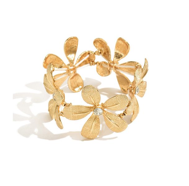 Diamond-encrusted Minimalist Bracelet Elegance Fashionable Luxurious