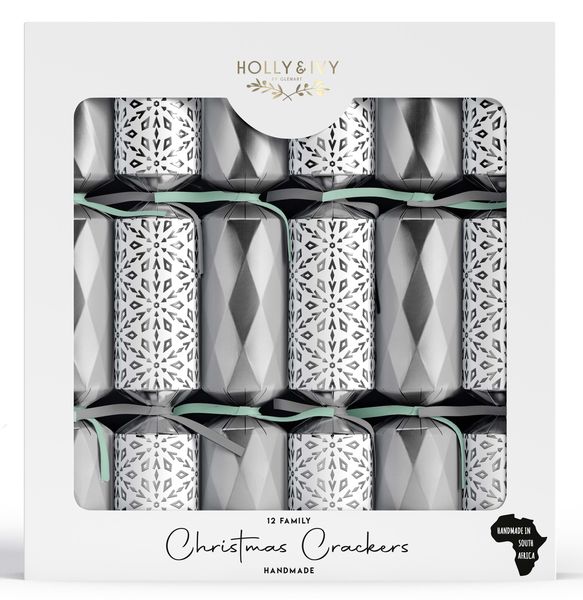 Holly &amp; Ivy Christmas Crackers - Family Silver Snowflake Pattern