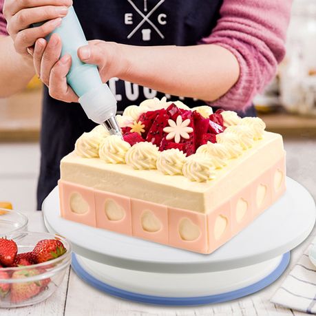 1,700+ Cake Decorating Tools Stock Photos, Pictures & Royalty-Free