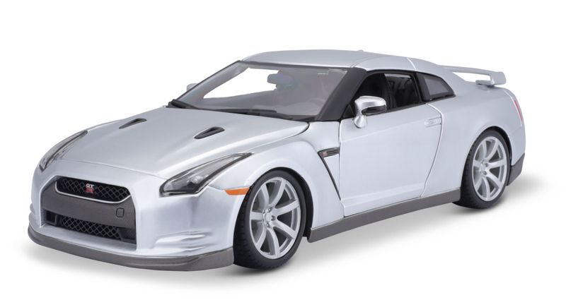 Bburago 1/18 Nissan GT-R R35 2009 - Silver - 25cm Long