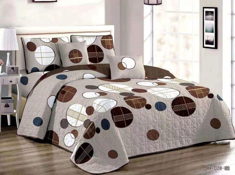 5 Piece Quilt Set Polka Dot Bedspread Set