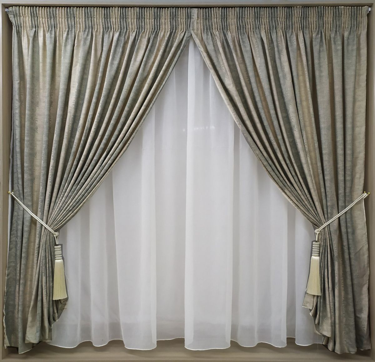 Curtain Set 5m MG Stripe Green & Gold + 5m Plain Linen Voile Shop