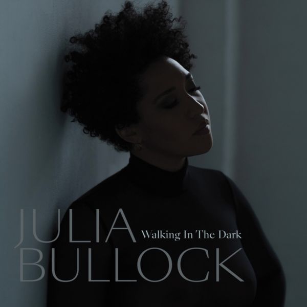 Julia Bullock: Walking in the Dark (CD / Album)