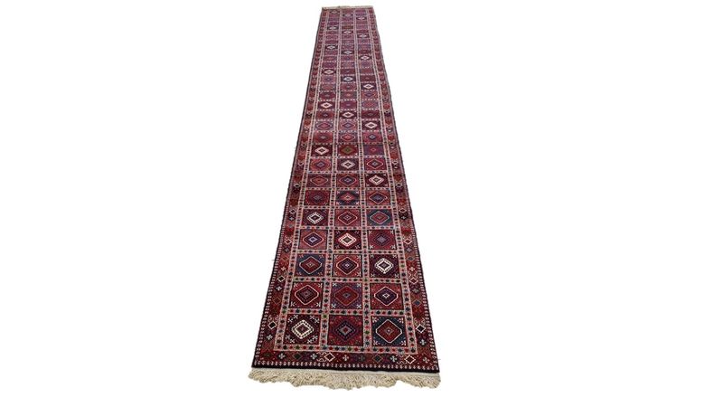 Very Fine Persian Yalemeh Carpet - Hand Knotted