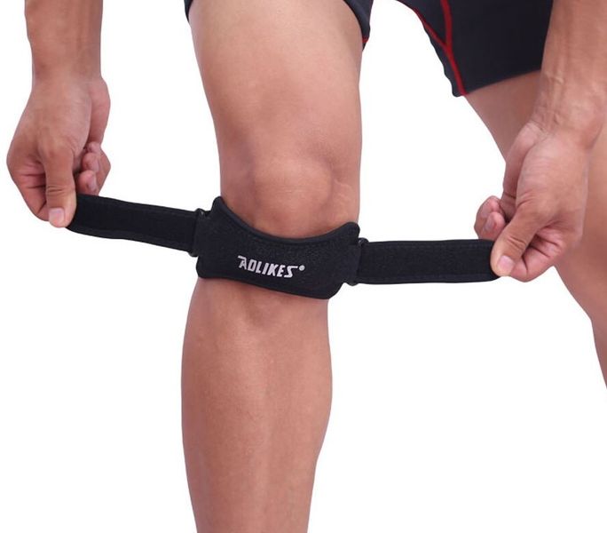 Aolikes Adjustable Injury Preventative Knee Brace for Men and Women - Black