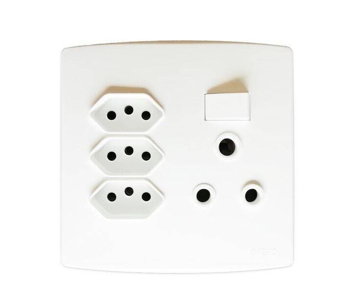 Trinity Single RSA Switched Socket &amp; 3X New ZA Plug 4X4