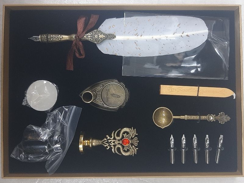 12 pcs Calligraphy Feather Pen Gift Set