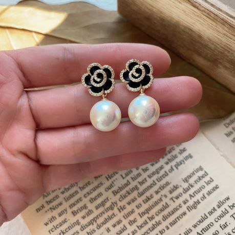  Chandelier Earrings Retro Hong Kong Style Camellia Design With Stereo  Flowers For Womens Party Mothers Day Jewelry And Korean Fashion Gifts From  Nhenhao, $11.02