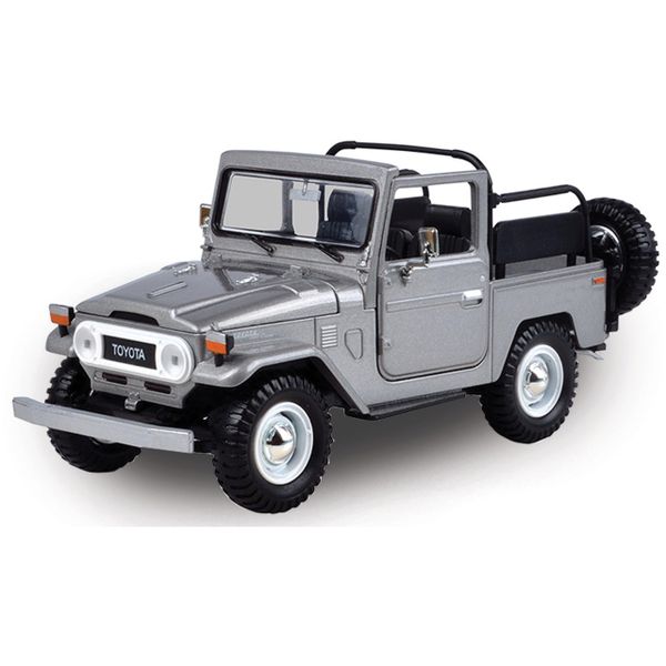 Motormax 1:24 Toyota FJ40 Platinum Collection - Silver