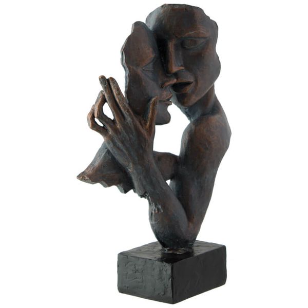 MC - Lovers Embrace Figurine
