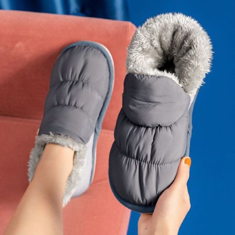 Comfortable waterproof best sale fluffy slippers