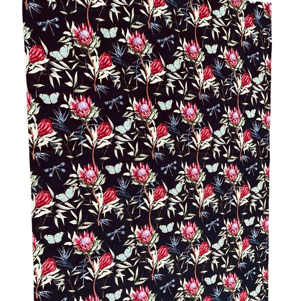 Elegant Black Protea Tablecloth - 150 x 250cm - 6-8 Seater