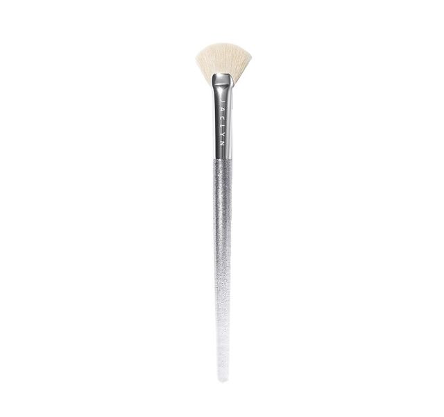 Jaclyn Cosmetics - J03 Beaming Light Highlighter Brush
