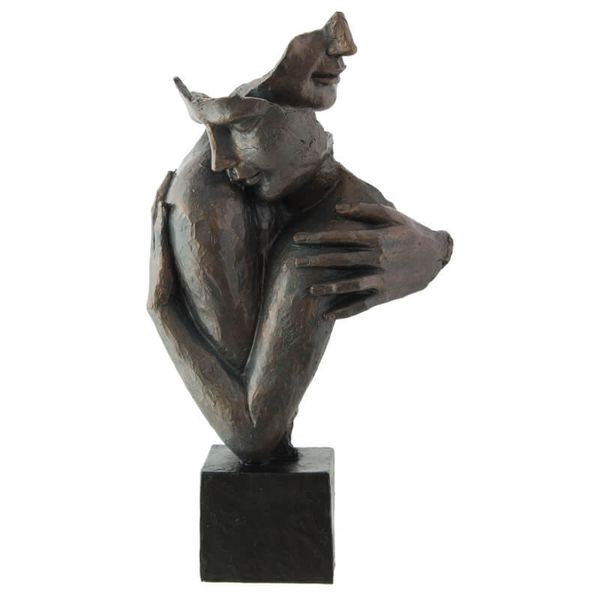 Renzo and Lucia Sculpture on Plinth -42 Cm OAC32U1