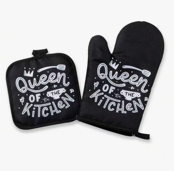 2 set Queen of the kitchen heat resistant oven gloves