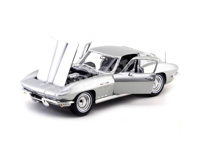 Maisto-1/18th Scale Chevrolet Corvette Stingray - Silver