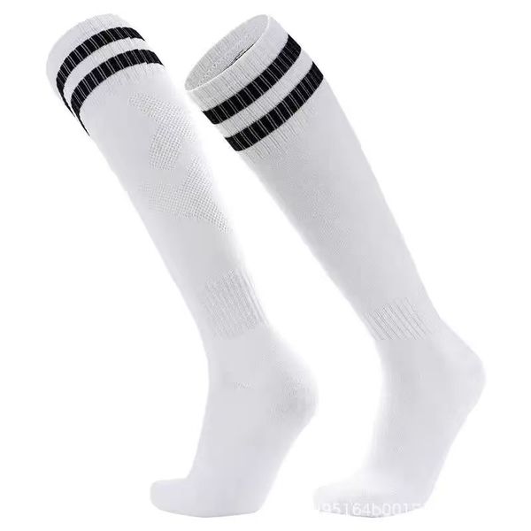 High-elasticity, non-slip soccer socks that won't slip during exercise.