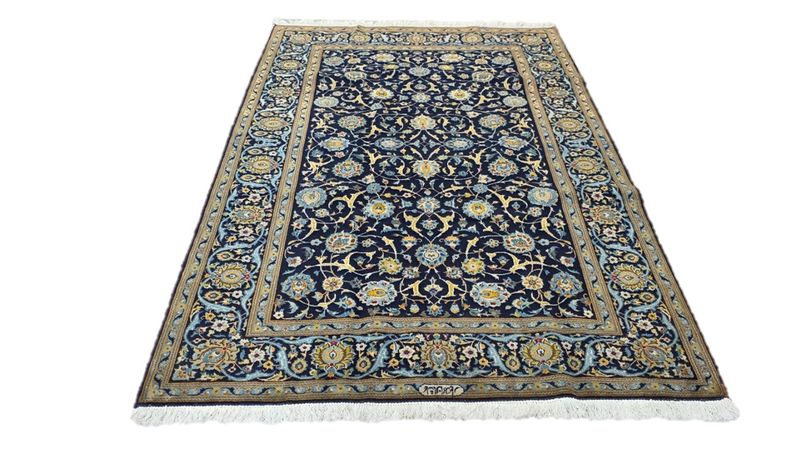 Fine Persian Kashan Carpet 235cm x 157cm Hand knotted