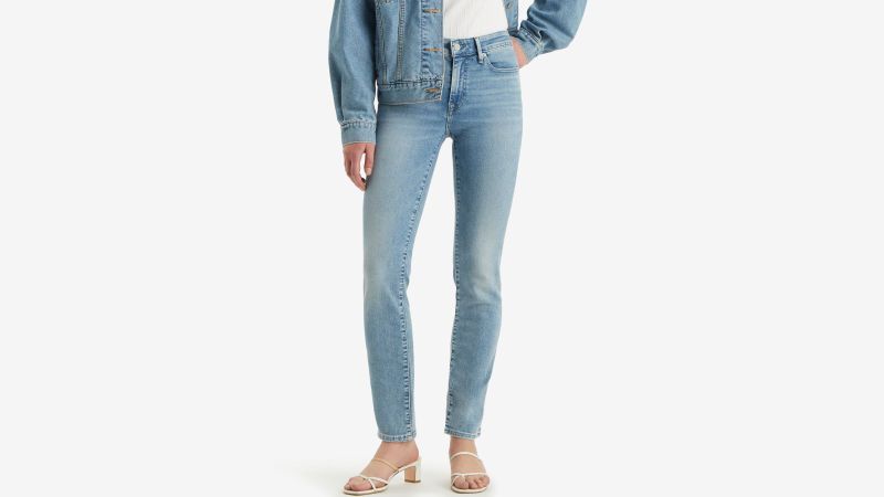 Levi's® Women's 712 Mid-Rise Slim Jeans - Light Indigo - Worn In