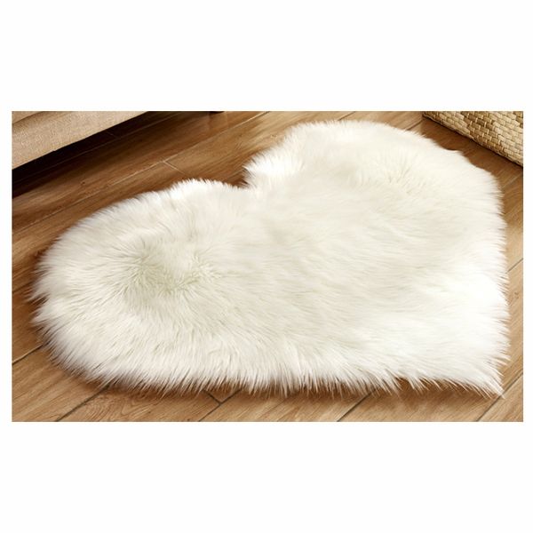 Faux Fur Heart Rug (70cm x 90cm) - Red