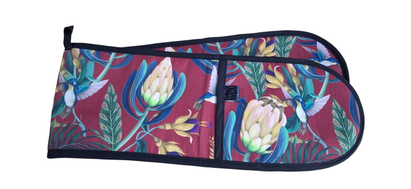 Life's a Gift Heat-Resistant Oven Glove/Mitt - Young Proteas on Red