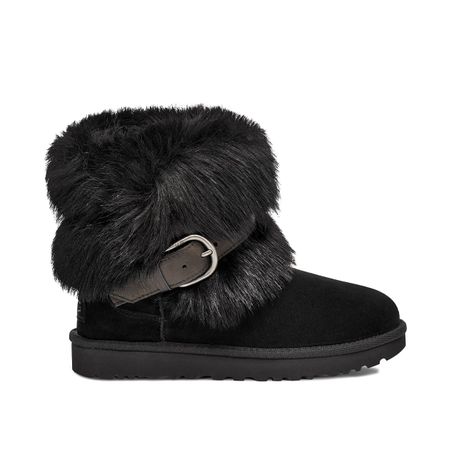 Black pom pom on sale uggs