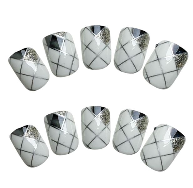 Diamond Checkered Patterned Press-On Nail Set - White &amp; Grey