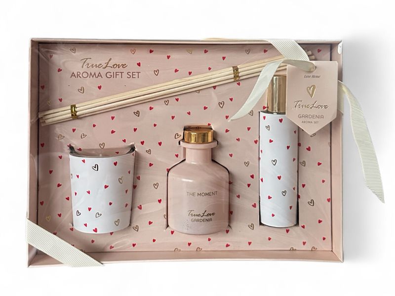 True Love Pink 4-in-1 Aroma Gift Set Diffuser Candle Spray