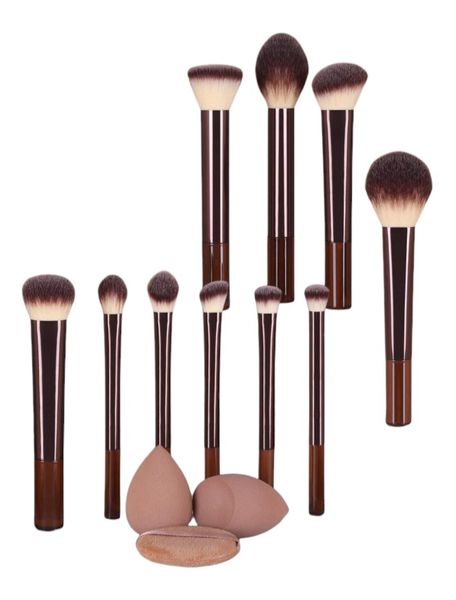 13 Piece Essential Makeup Brush Set With Beauty Blender Sponges - Brown