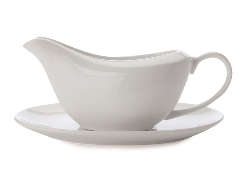 Maxwell and Williams White Basics Gravy Boat and saucer 260ml