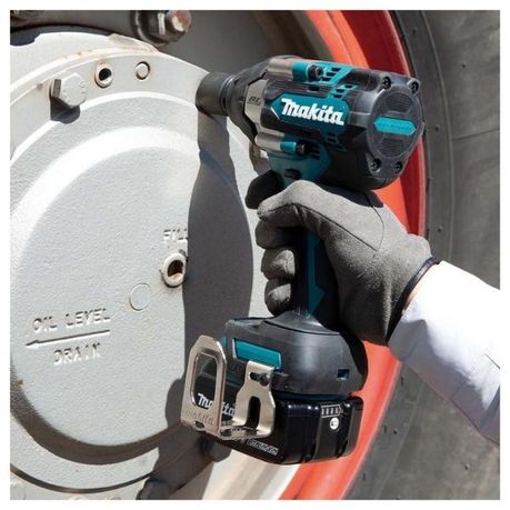 Makita impact driver online battery charger