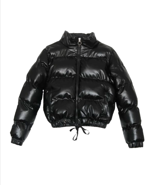 Woman Long Sleeved Puffer Jackets
