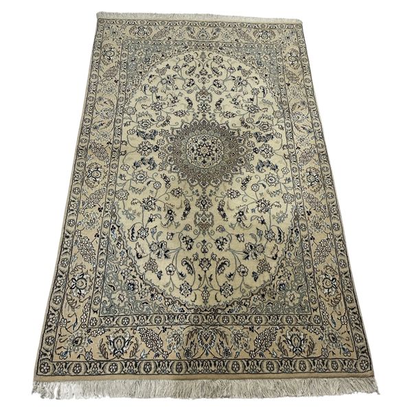 Fine Persian Hand Knotted Nain 160 x 120cm Rug