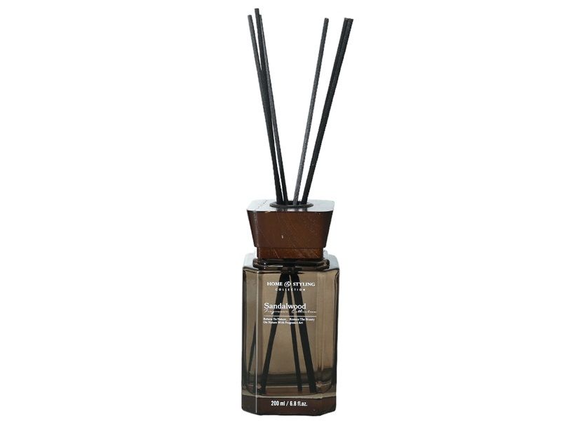 Reed Diffuser in Glass Bottle With 6 Rattan Sticks Fume Sandelwood