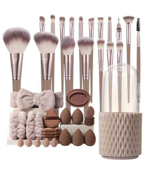 24 Piece Set With 18 Makeup Brushes &amp; Storage Bucket - Champagne Gold