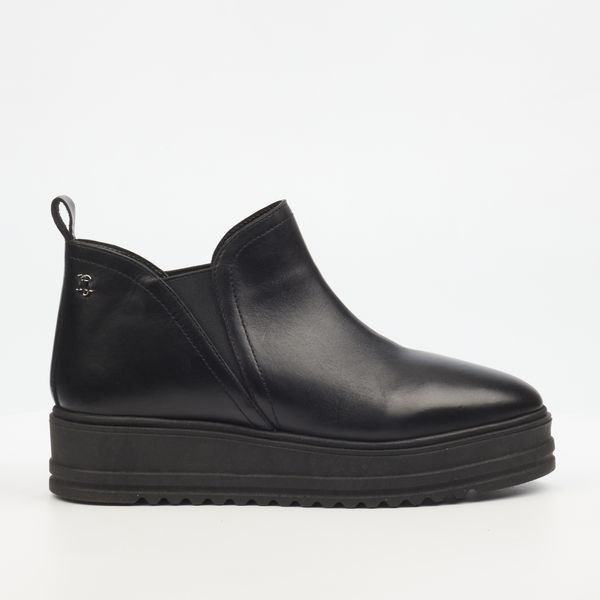 Nicci Tyler - Women's Black Round Toe Rubber Sole Boots
