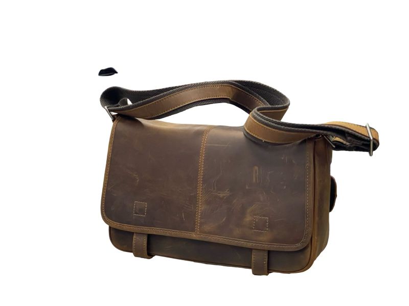 Sovereign Leather Bag: Timeless Utility1