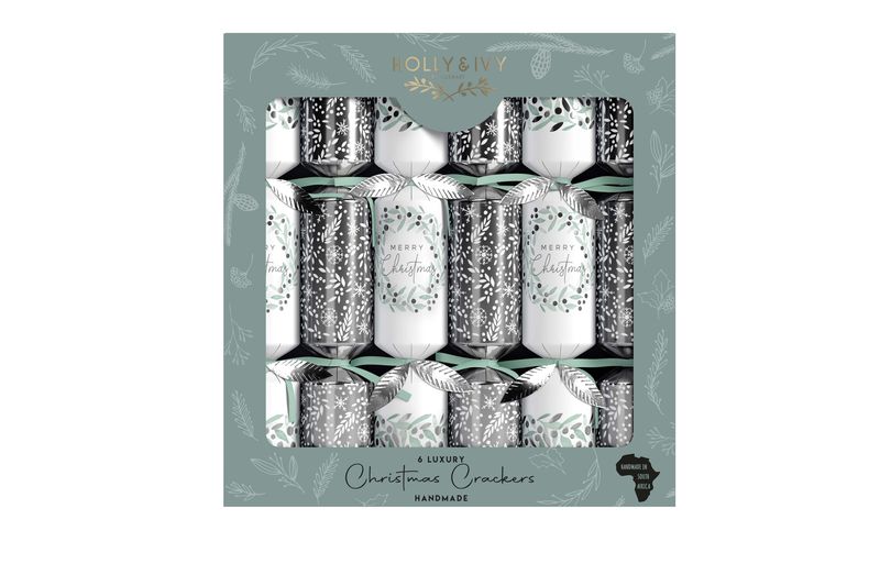 Holly &amp; Ivy Christmas Crackers - Luxury Silver Wreaths