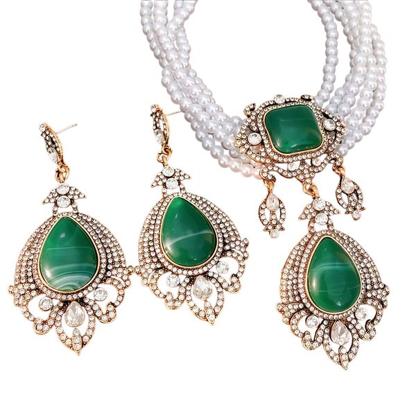 Regal Emerald Cascade Pearl Jewelry Set
