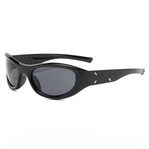 Fashionable Sunglasses Suitable for Both Men and Women